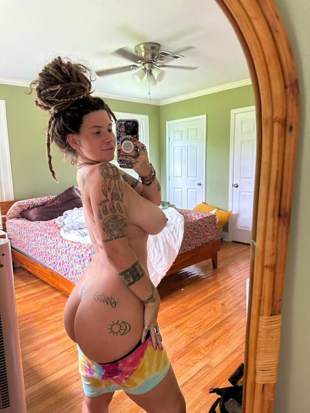 Escort Available for Hookup and where are you located? - Image 3